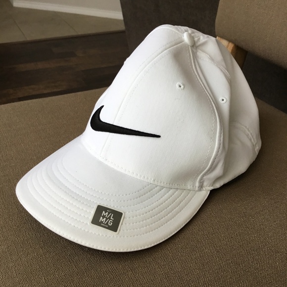 white nike fitted hat